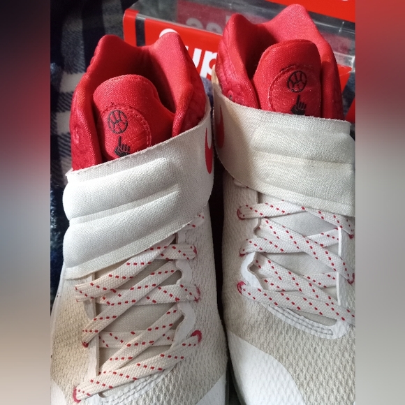 Nike Kyrie 2 Touch Factor Basketball Sneakers Youth - Picture 9 of 14